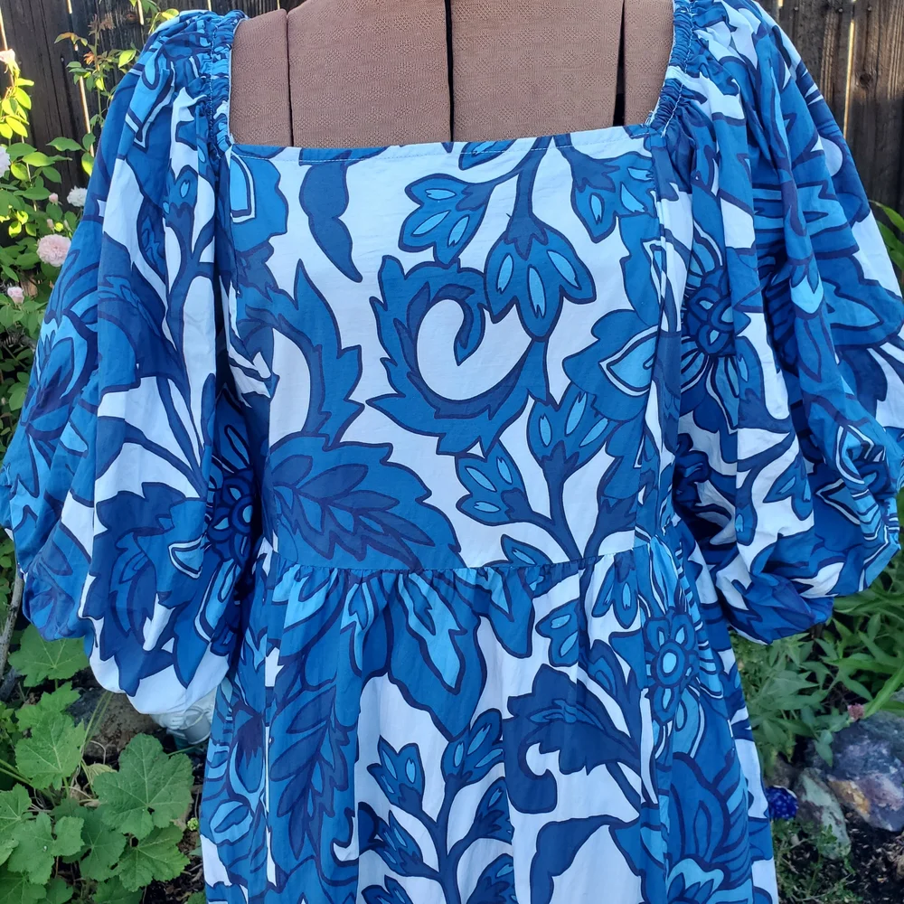 Blue Floral Puff-Sleeve Maxi Dress with Square Neckline - Picture 2 of 7
